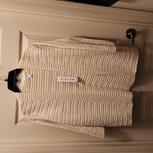 Olive & Oak Sweaters - OLIVE AND OAK SWEATER